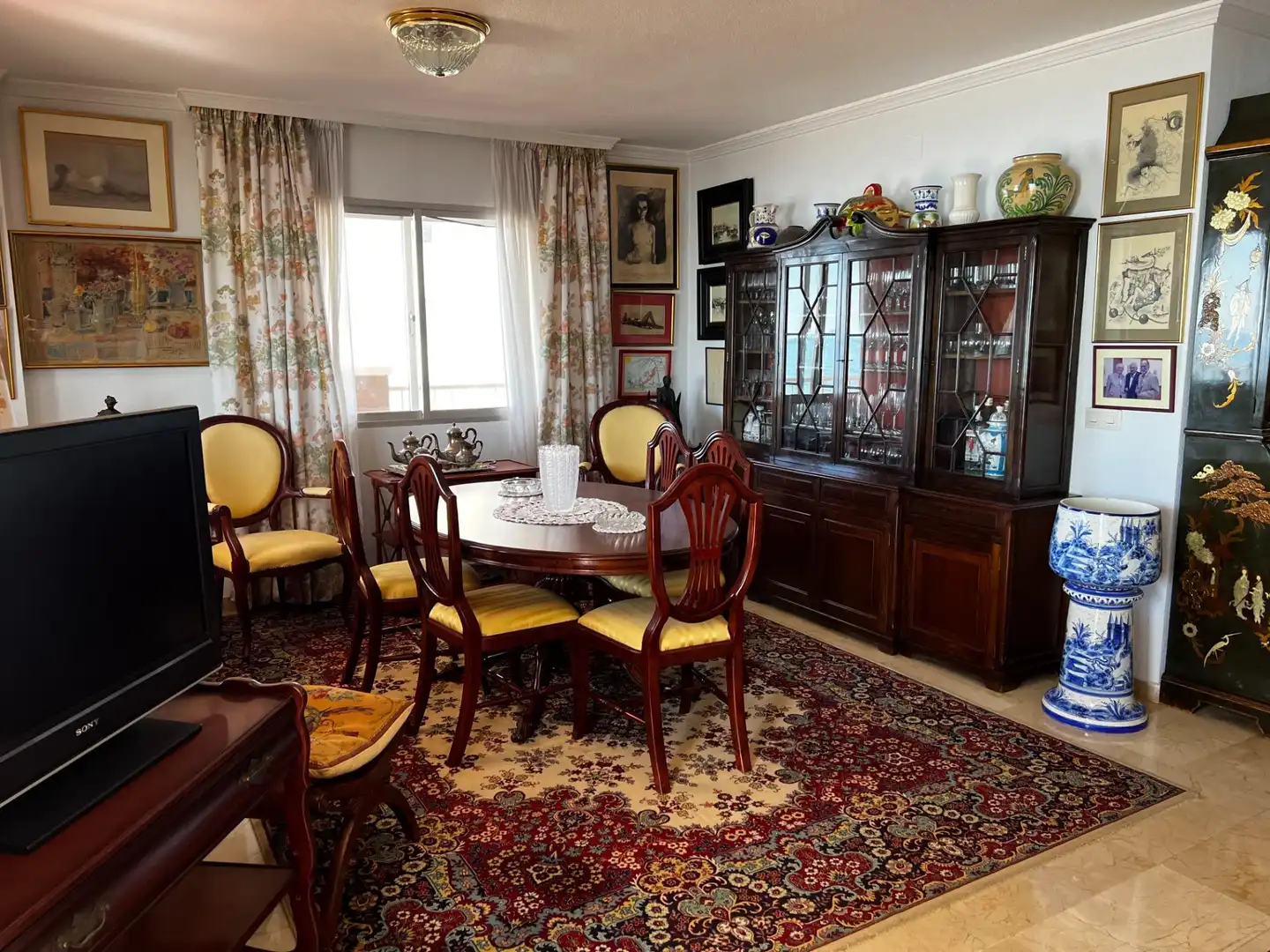 Menjador de Apartament en venda en Fuengirola amb Aire condicionat, Terrassa i Piscina comunitària