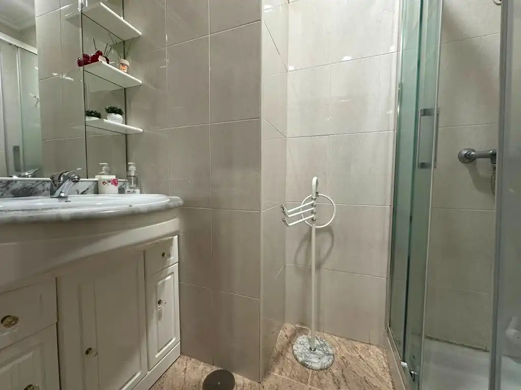 Baño de Piso en venta en Gijón  con Calefacción y Horno
