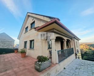 Vista exterior de Casa o xalet en venda en Vigo  amb Calefacció, Jardí privat i Terrassa