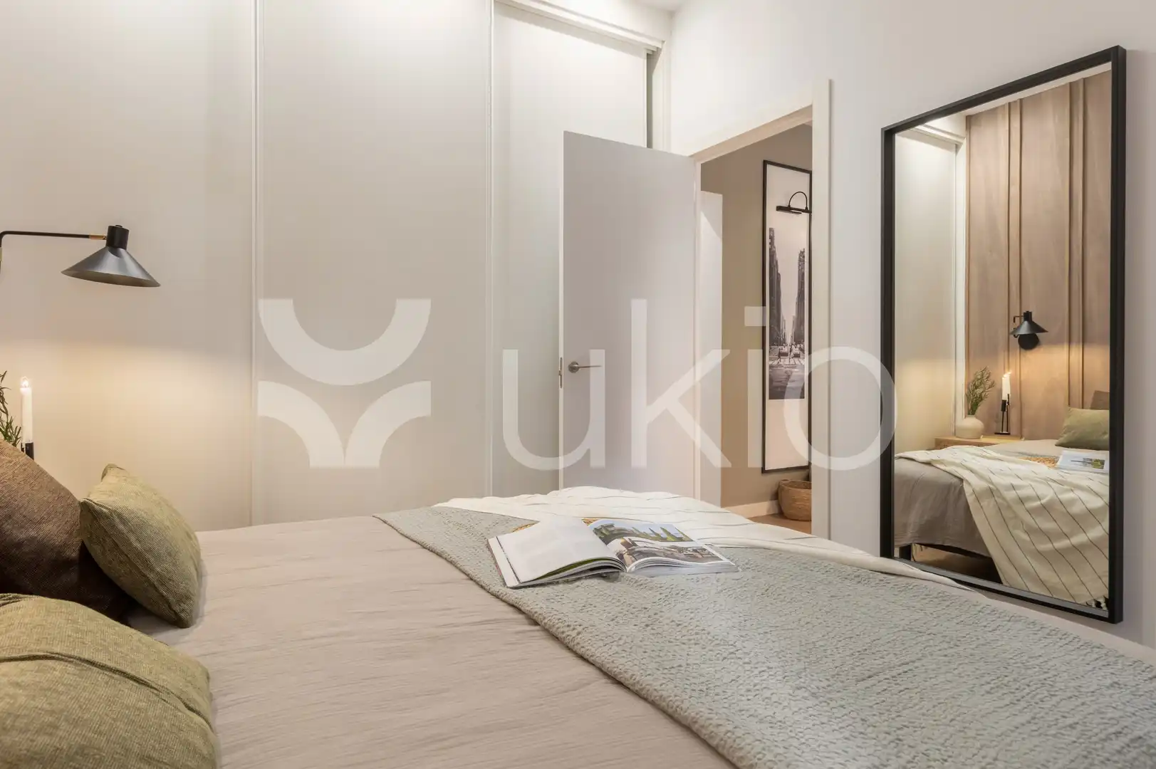 Dormitori de Apartament de lloguer en Madrid amb Aire condicionat, Calefacció i Moblat