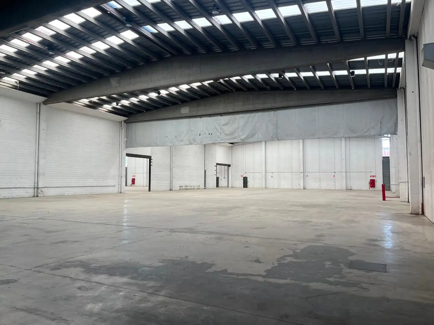 Nave industrial de alquiler en Cornellà de Llobregat con Calefacción y Alarma