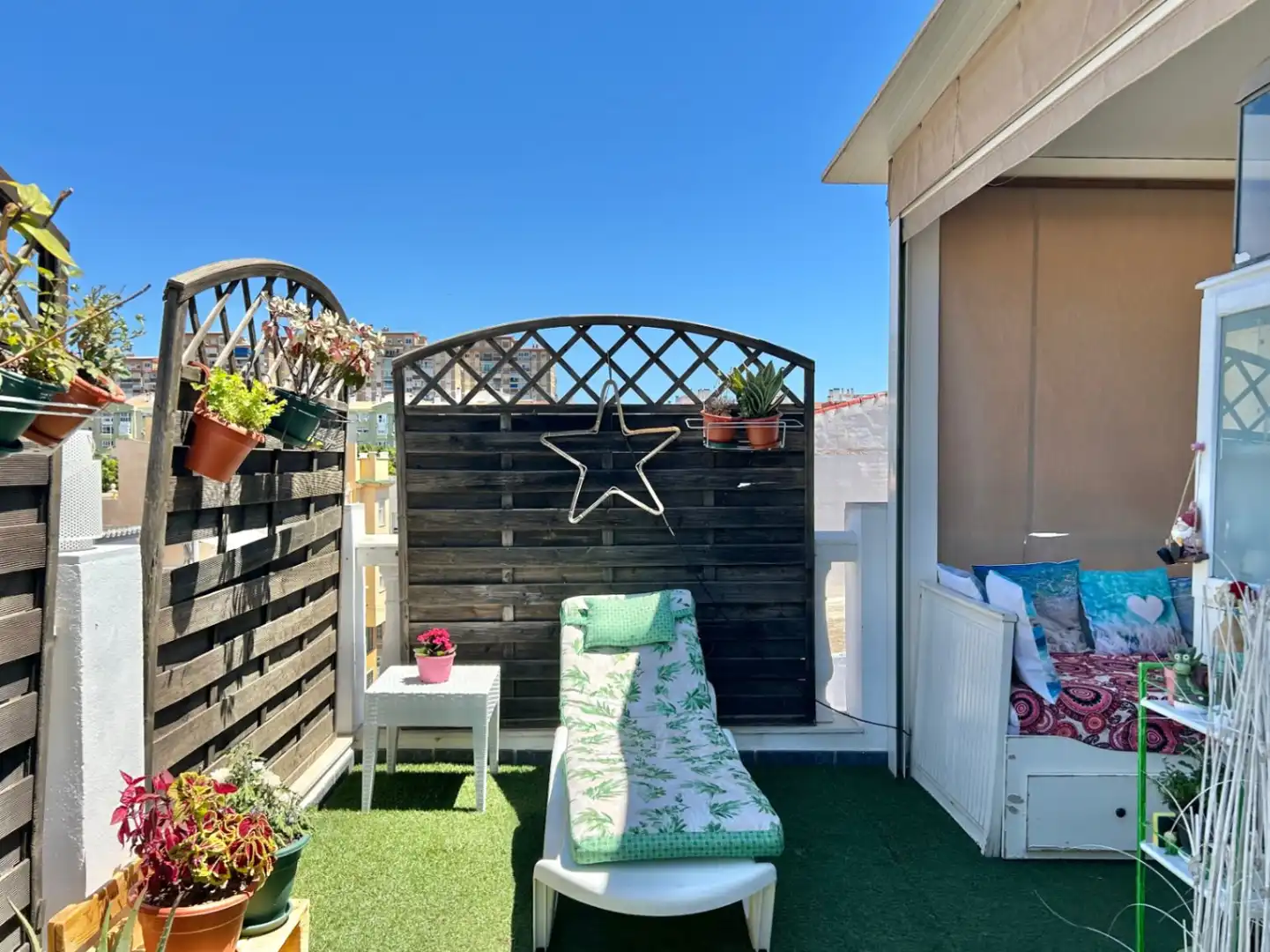 Terrasse von Einfamilien-Reihenhaus zum Verkauf in Málaga mit Klimaanlage, Terrasse und Abstellraum