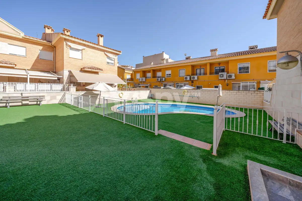 Doppelhaushälfte mit Pool zum Verkauf in C. Uruguay, imagen 33