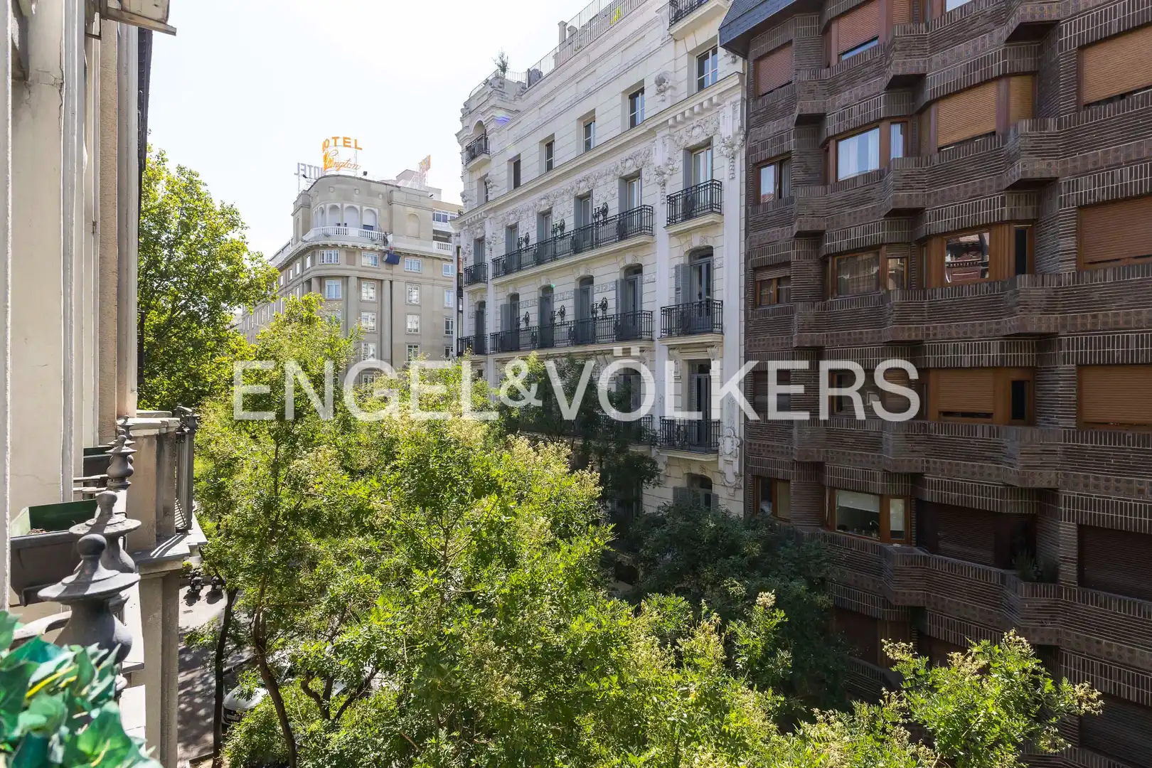 Außenansicht von Wohnung zur Miete in Madrid mit Klimaanlage, Heizung und Möbliert