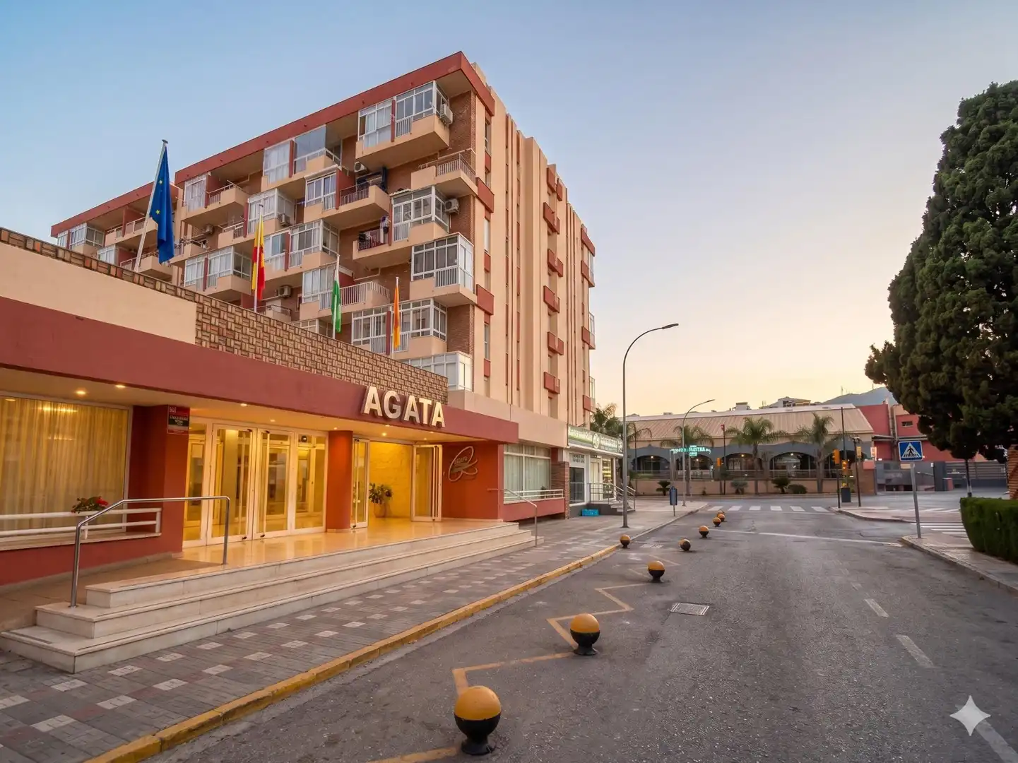 Außenansicht von Wohnung zum Verkauf in Benalmádena mit Klimaanlage, Privatgarten und Möbliert
