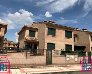 Vista exterior de Casa o xalet de lloguer en San Andrés del Rabanedo amb Calefacció, Terrassa i Piscina
