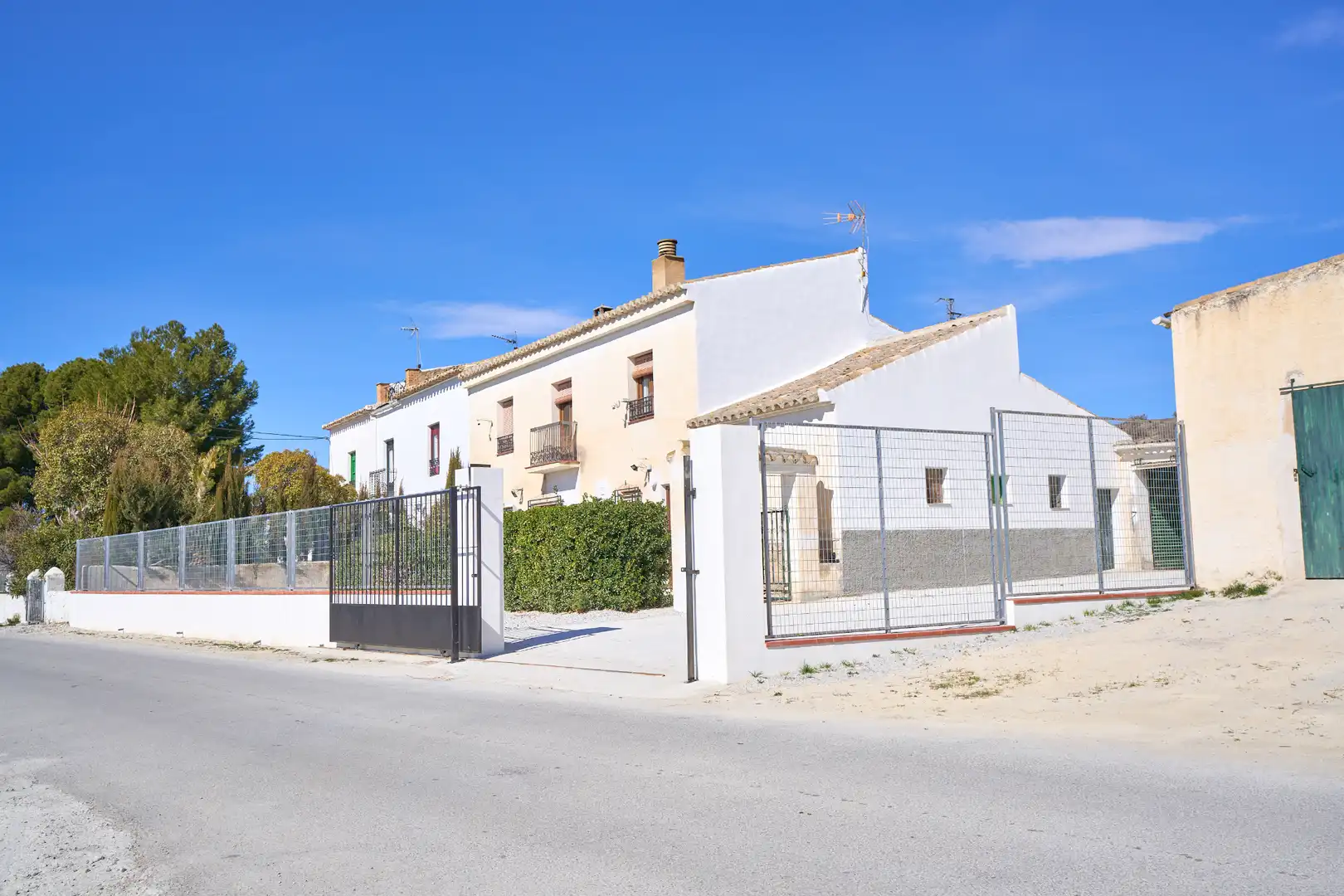 Vista exterior de Casa o chalet en venta en Benamaurel con Jardín privado, Terraza y Piscina