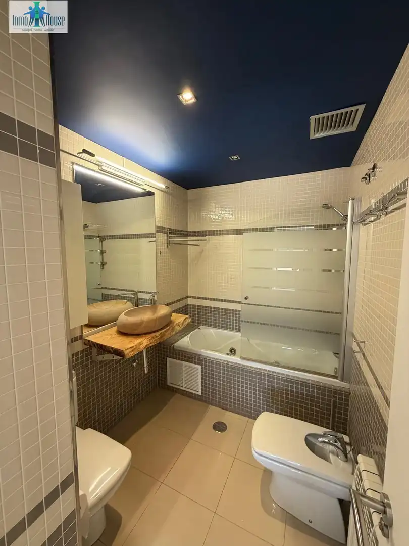 Bathroom of Attic for rent in Albacete  with Air Conditioner, Heating and Parquet flooring
