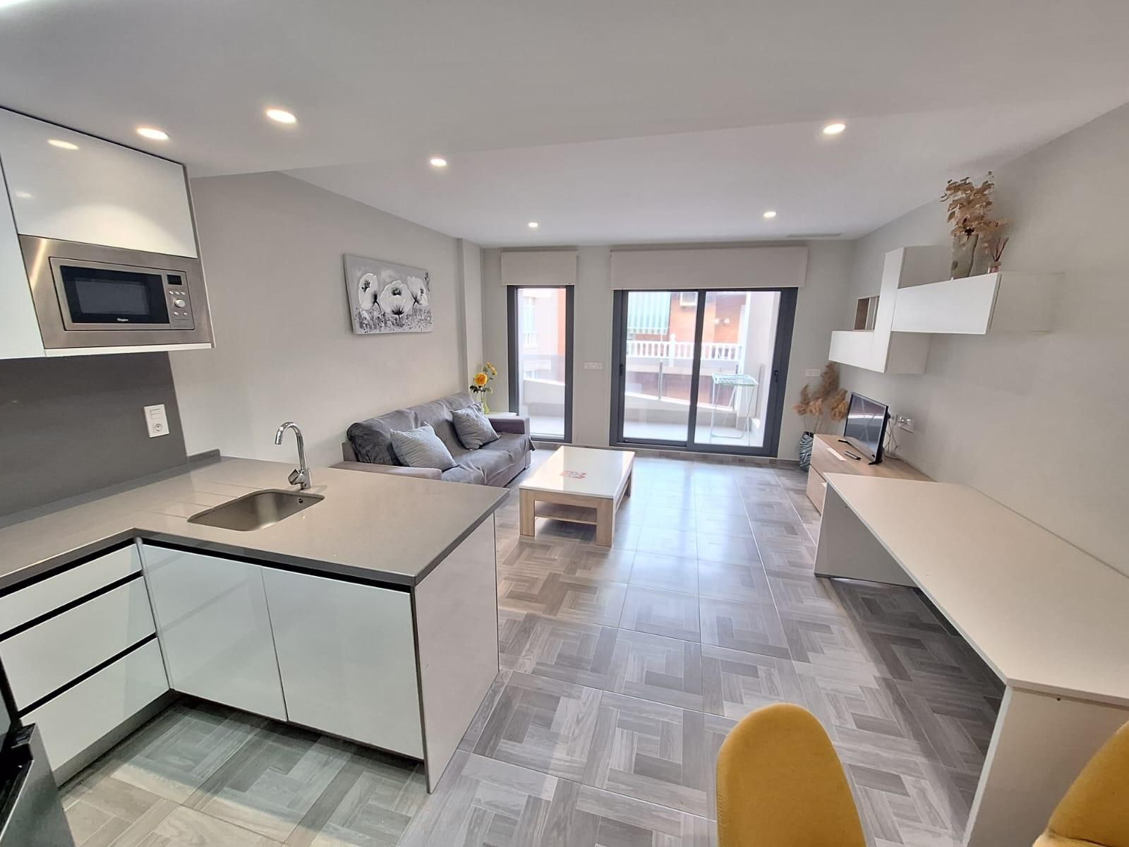 Living room of Apartment to rent in Torrevieja  with Terrace, Balcony and Community pool