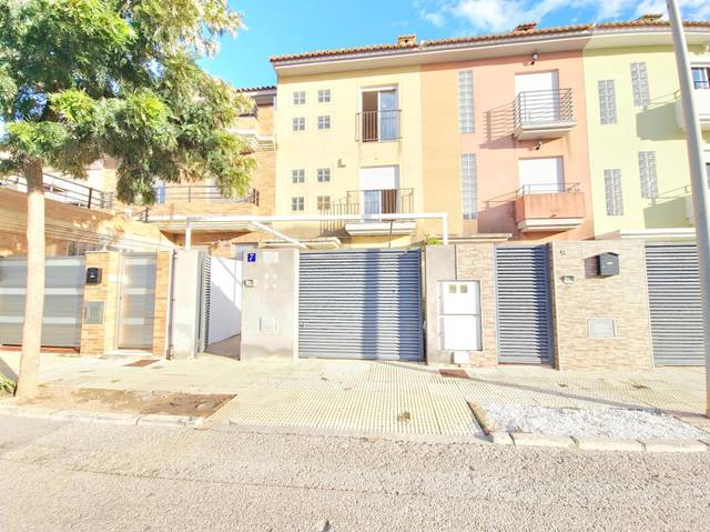 Casa adosada en Venta en  LLAURI, 7 en Bulevar del Xúquer