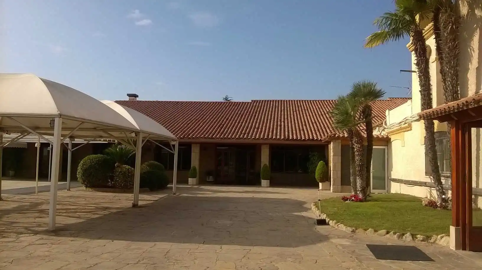 Vista exterior de Edifici en venda en Castellar del Vallès