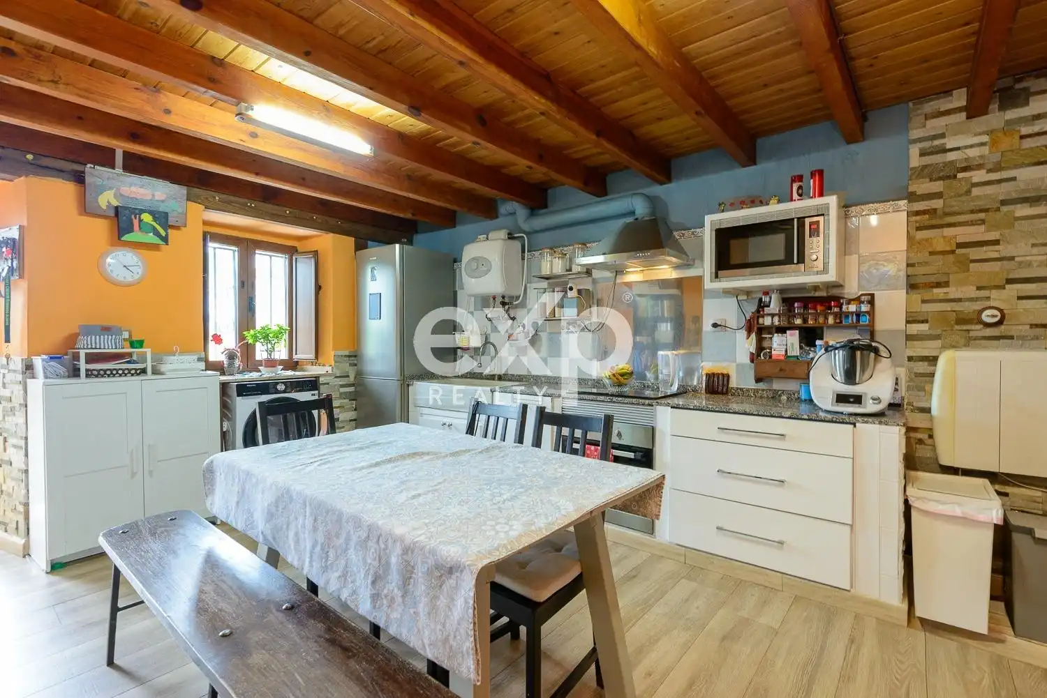 Cuina de Casa o xalet en venda en Lena amb Calefacció, Jardí privat i Terrassa