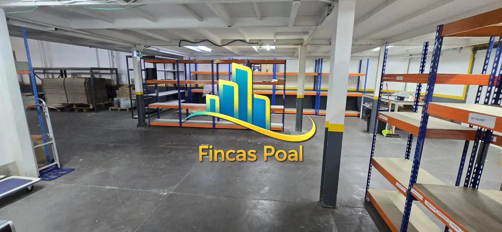 Piscina de Nave industrial en venta en Rubí