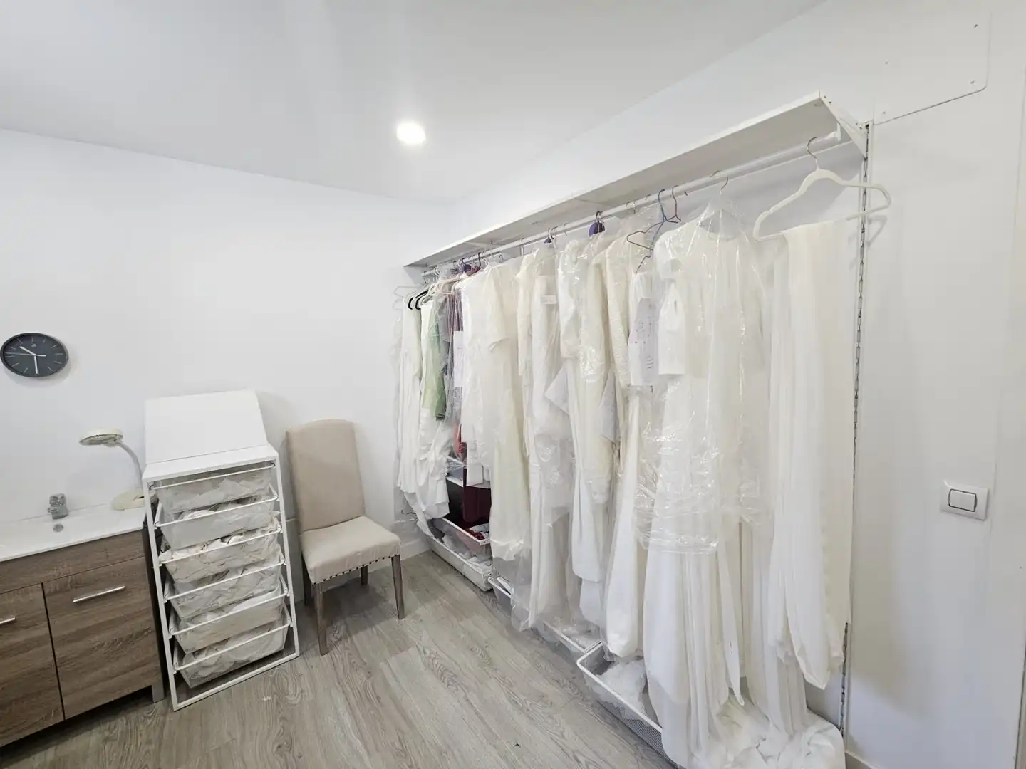 Habitación de Local de alquiler en Pozuelo de Alarcón con Aire acondicionado, Calefacción y Amueblado