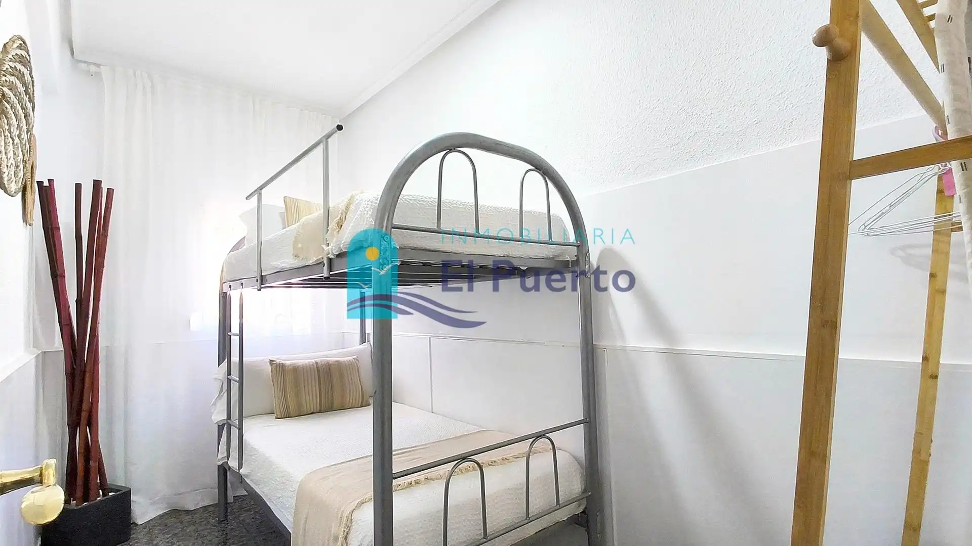 Habitación de Apartamento en venta en Águilas con Aire acondicionado y Amueblado