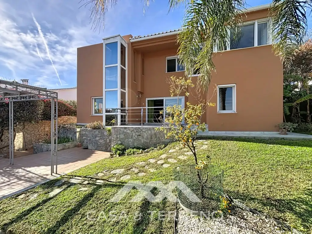 Vista exterior de Casa o xalet en venda en Vélez-Málaga amb Aire condicionat i Piscina