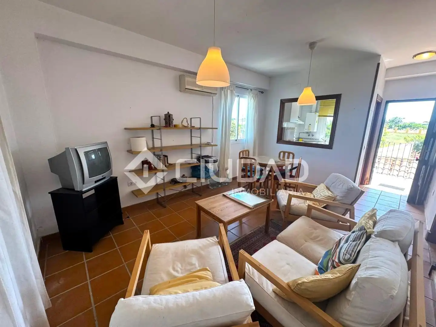 Sala d'estar de Dúplex en venda en Sanlúcar de Barrameda amb Terrassa, Traster i Piscina comunitària