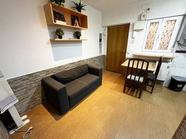 Piso en Venta en Calle de Jesús y María en Embajadores - Lavapiés