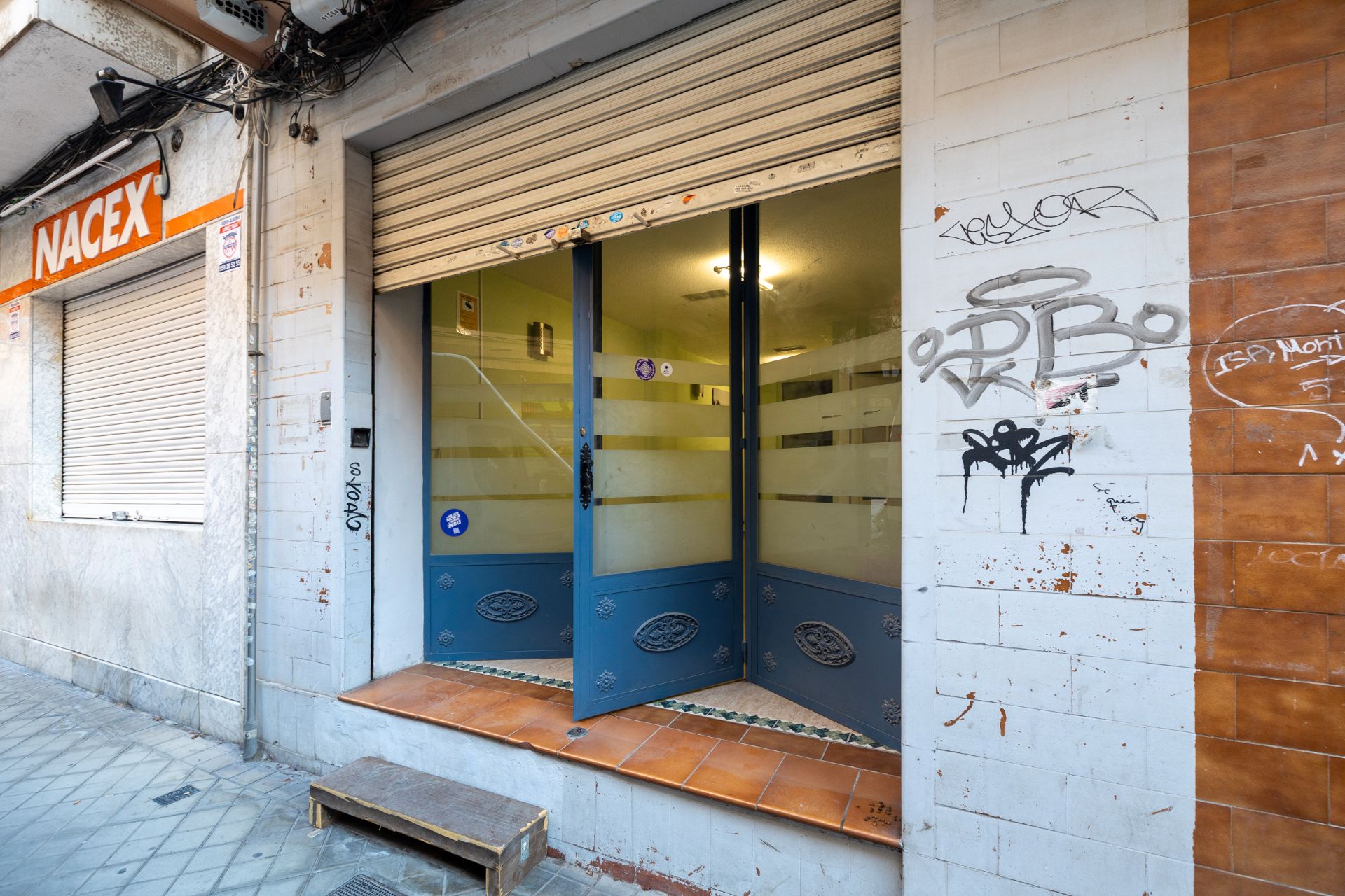 Premises for sale in  Granada Capital  with Air Conditioner