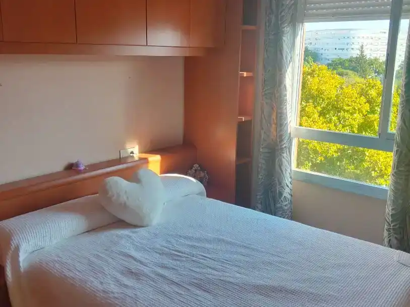Bedroom of Flat for share in Sevilla  with Air Conditioner, Swimming Pool and Furnished