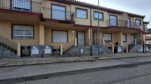 Foto 2 de Casa adosada en venta en Calle Fuenterrobles, Requena, Valencia