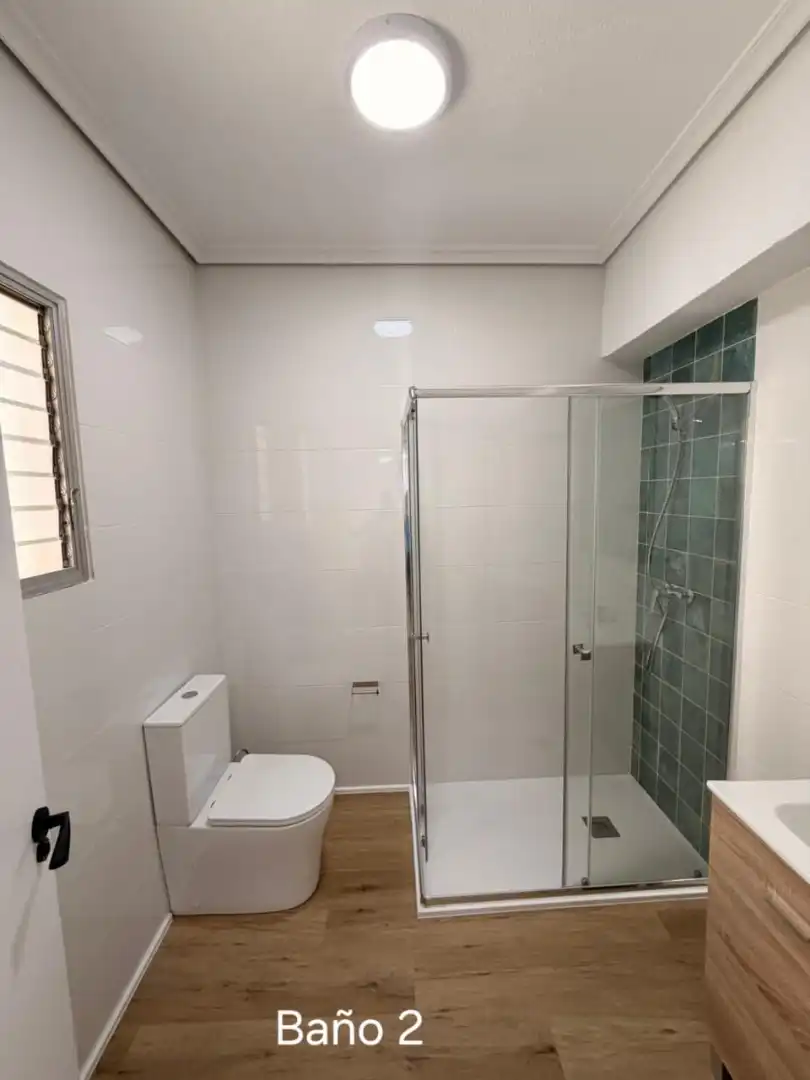 Baño de Piso para compartir en Murcia con Amueblado, Horno y Lavadora