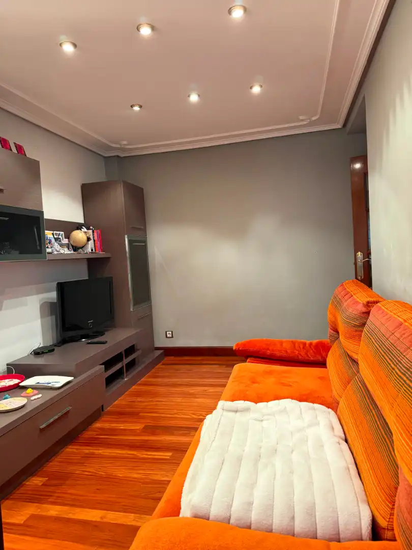 Sala de estar de Piso en venta en Barakaldo  con Calefacción, Parquet y Amueblado
