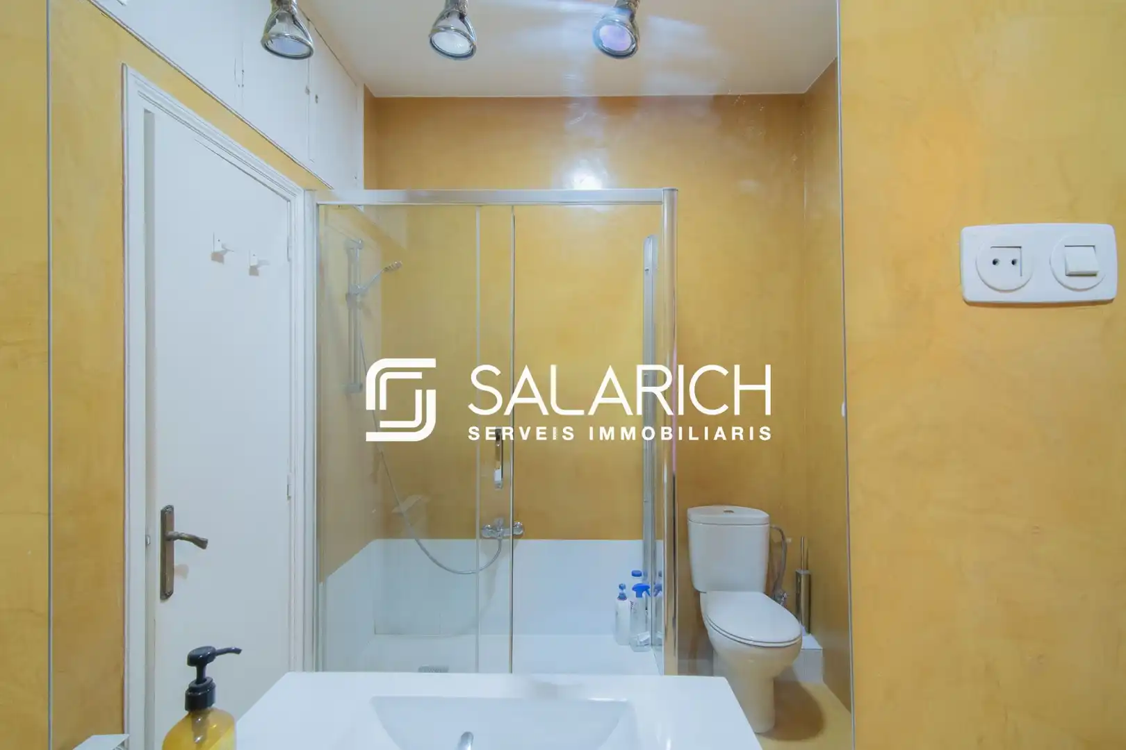 Baño de Piso en venta en Barcelona con Aire acondicionado, Calefacción y Terraza