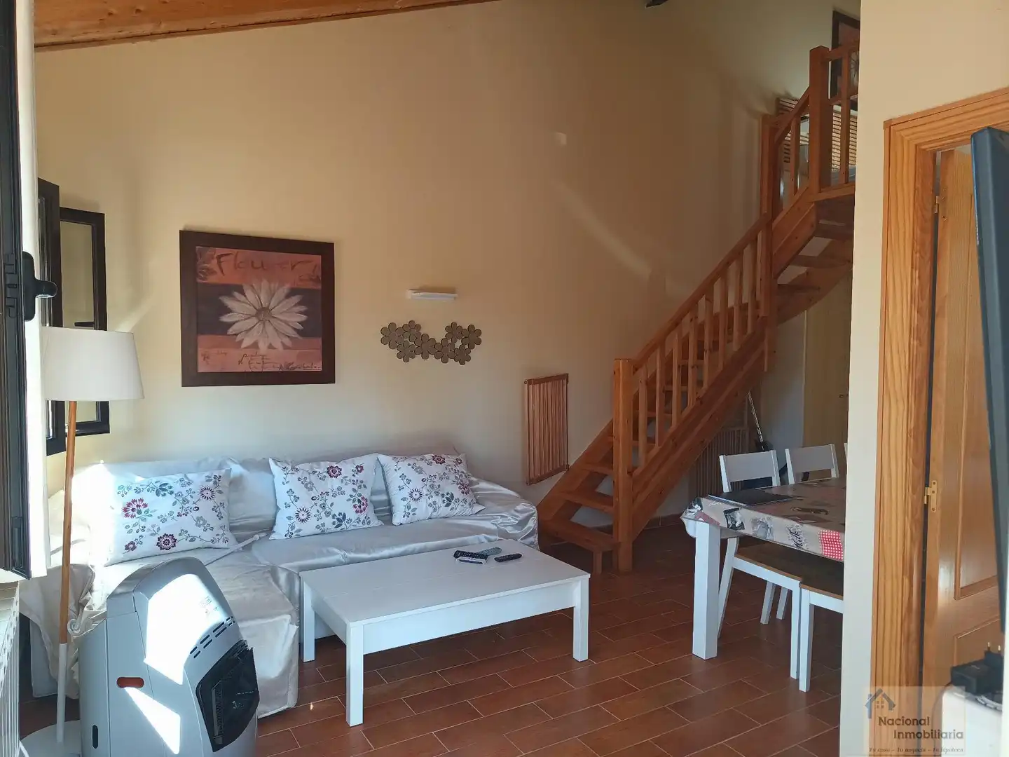 Sala d'estar de Casa adosada en venda en Ituero y Lama amb Calefacció, Traster i Alarma