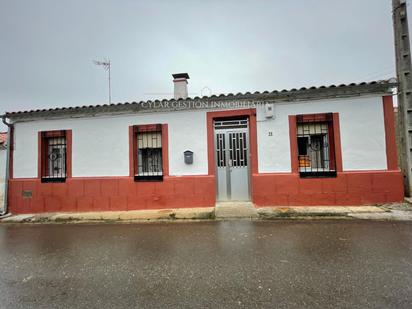 Vista exterior de Casa o xalet en venda en San Pedro de Rozados amb Calefacció, Traster i Moblat