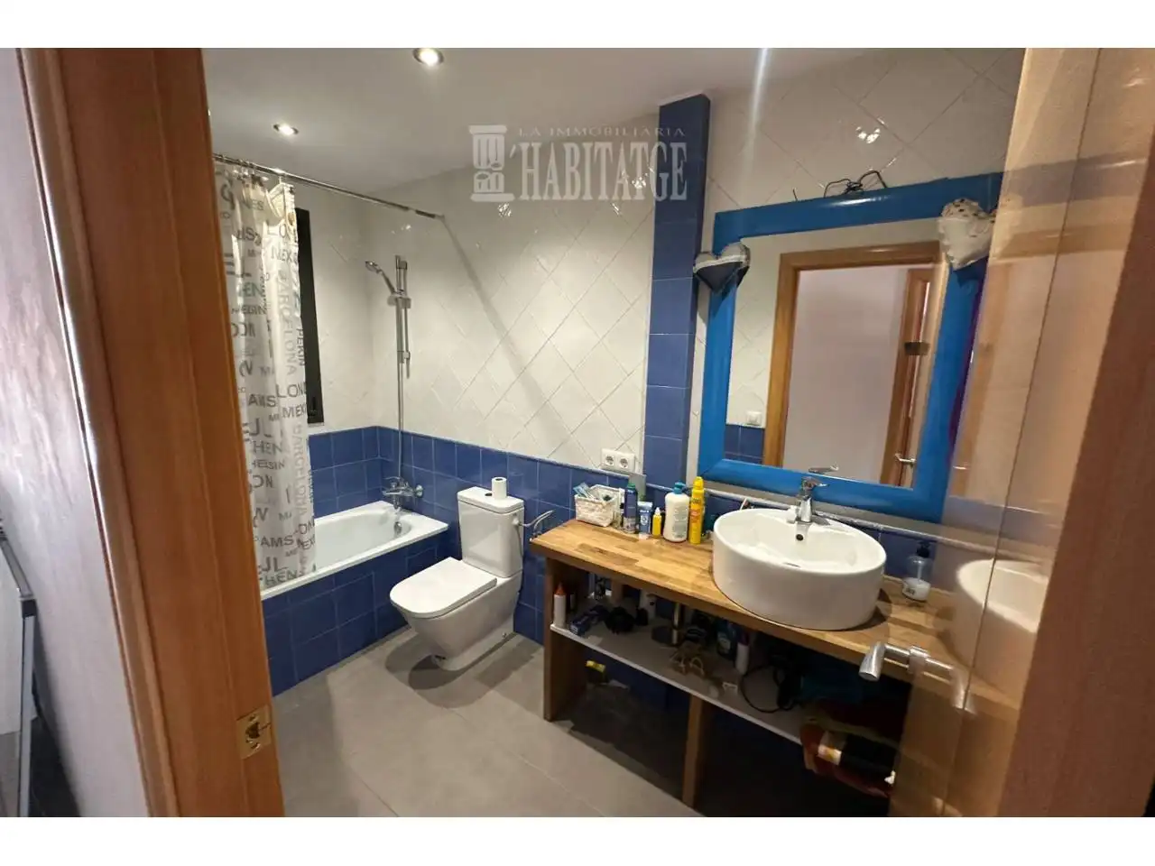 Baño de Dúplex en venta en Torelló con Parquet, Terraza y Balcón