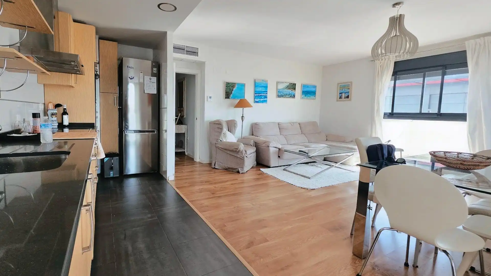 Sala d'estar de Pis en venda en San Juan de Aznalfarache amb Aire condicionat, Jardí privat i Parquet