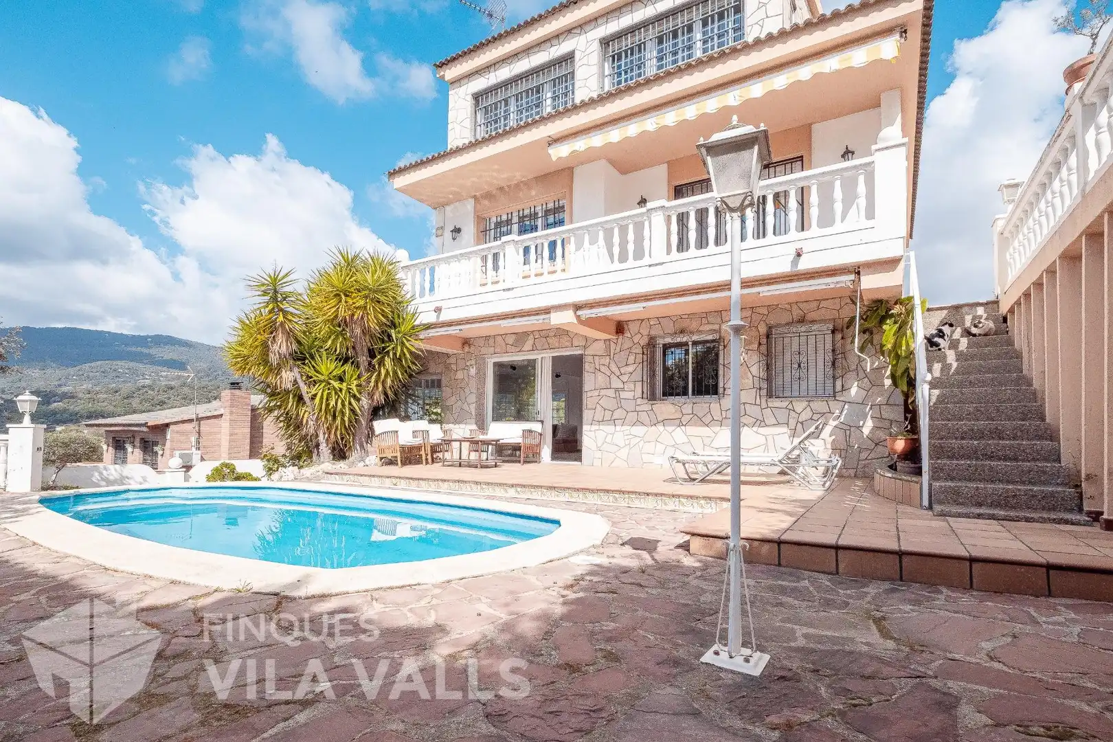 Vista exterior de Casa o xalet en venda en Caldes de Montbui amb Calefacció, Jardí privat i Terrassa