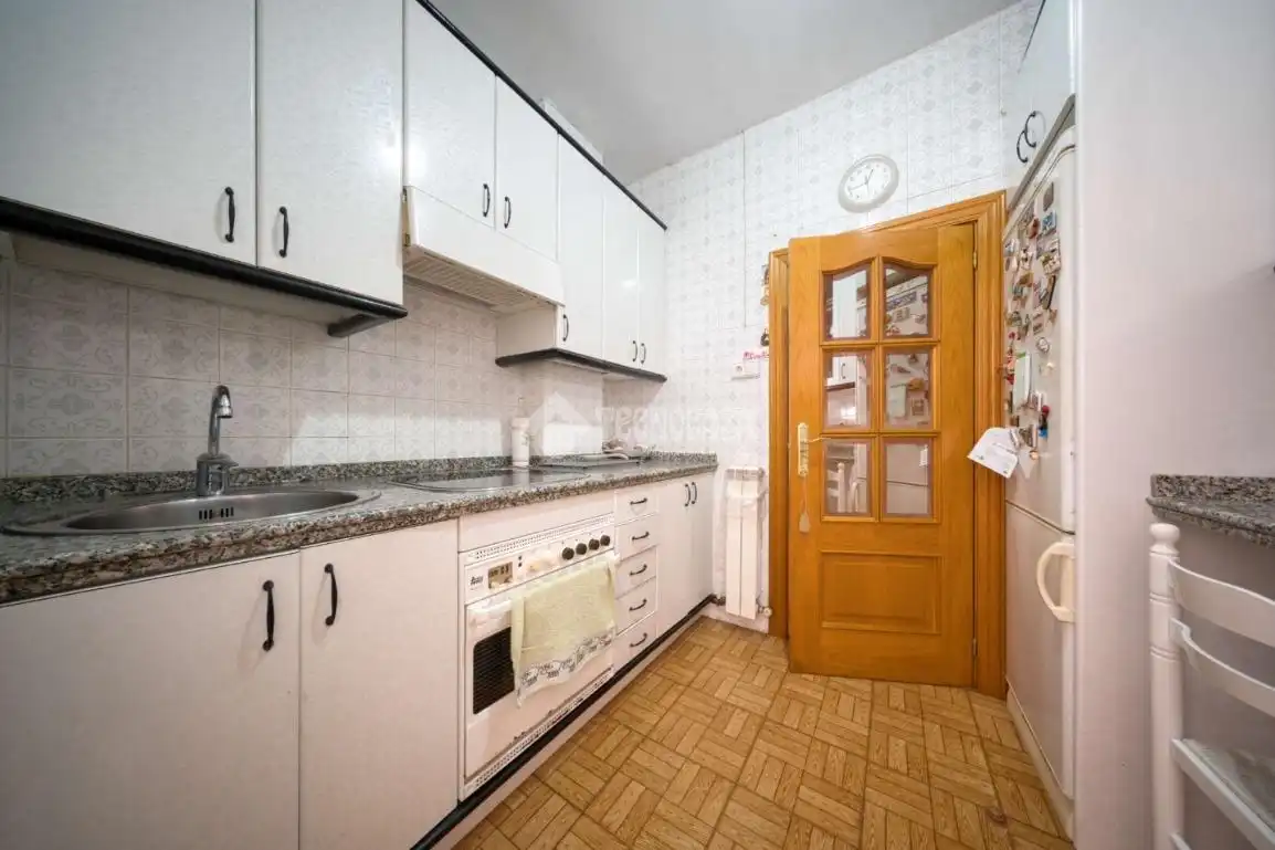 Kitchen of Flat for sale in Valladolid  with Heating, Parquet flooring and Furnished