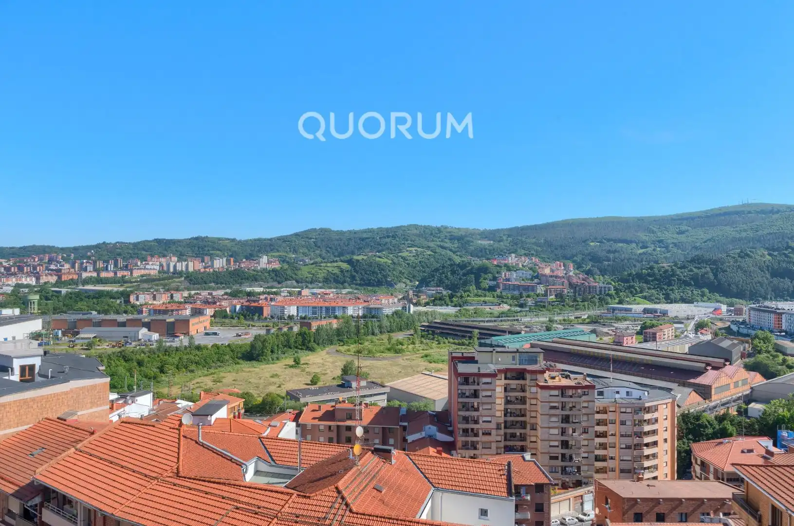 Vista exterior de Piso en venta en Basauri  con Calefacción, Terraza y Amueblado