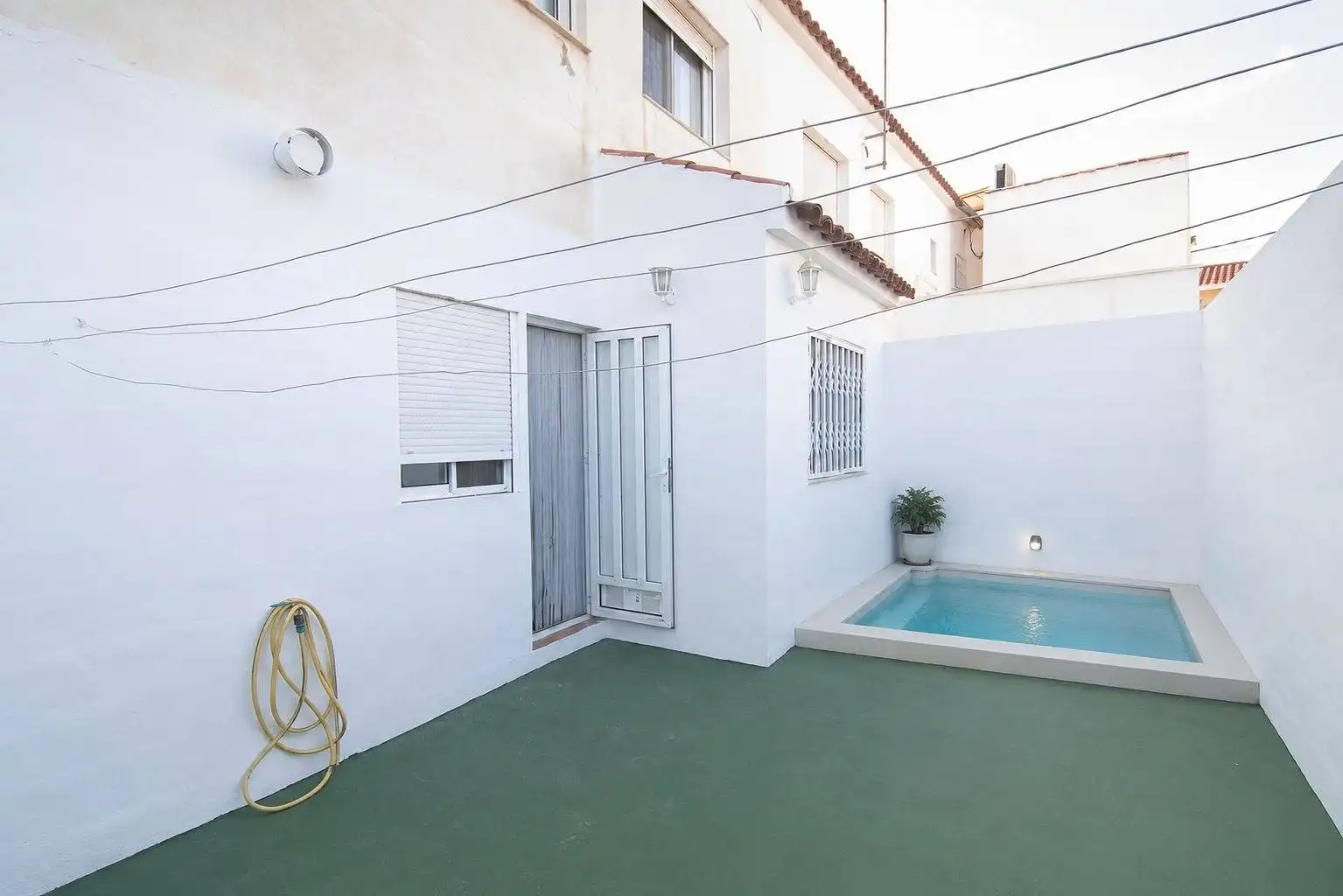 Vista exterior de Casa o xalet en venda en Orihuela amb Aire condicionat i Balcó