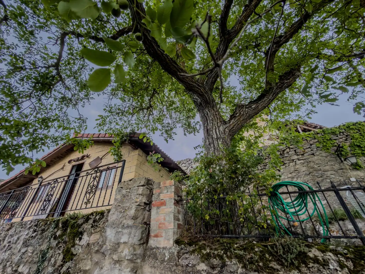 Vista exterior de Casa adosada en venta en Merindad de Valdeporres con Calefacción