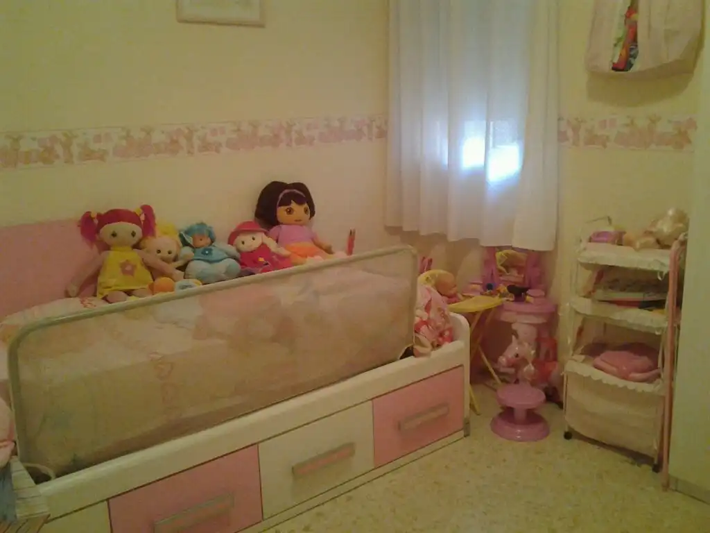 Schlafzimmer von Wohnung zur Miete in Sevilla mit Klimaanlage, Waschmaschine und Mikrowelle