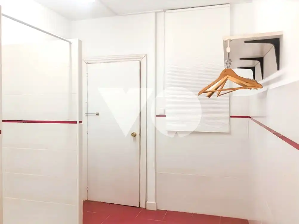 Habitación de Local en venta en Madrid