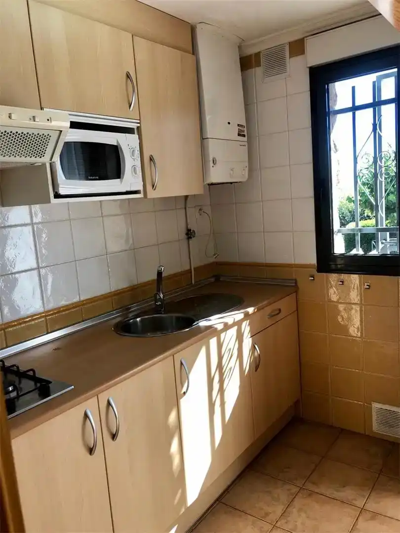 Cuina de Apartament en venda en Vallejera de Riofrío amb Jardí privat, Piscina i Moblat