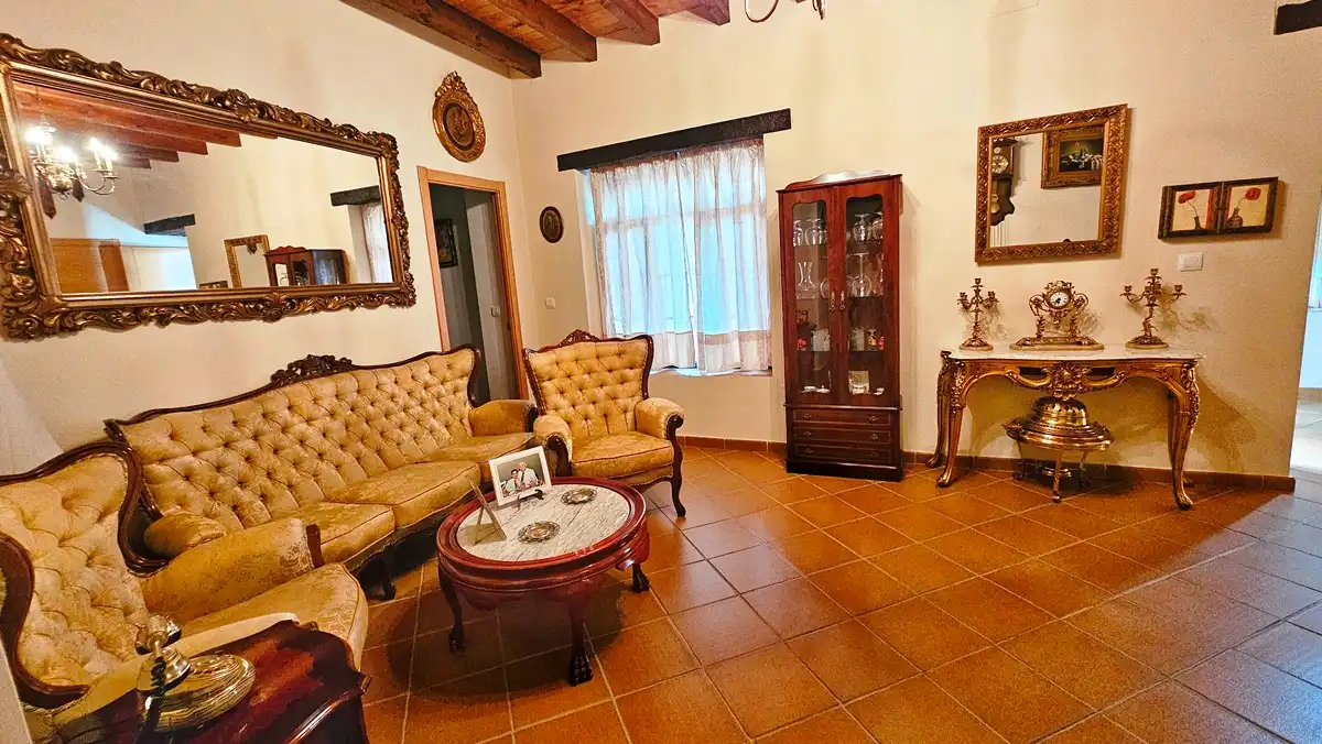 Sala de estar de Casa o chalet en venta en El Castillo de las Guardas con Aire acondicionado, Jardín privado y Terraza