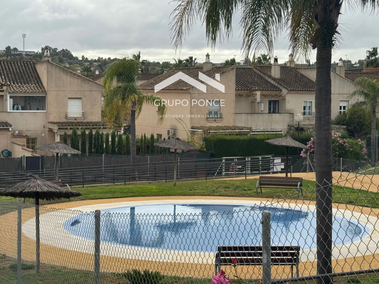 Piscina de Casa adosada en venta en Jerez de la Frontera con Aire acondicionado, Jardín privado y Terraza