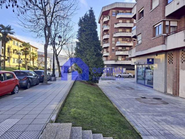 Local comercial en Alquiler en  Joaquín Costa en Teatinos - Los Prados