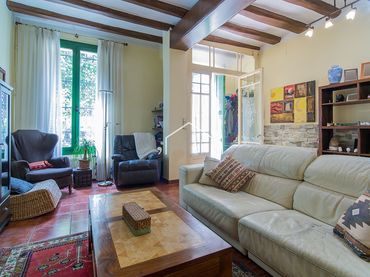 Country house with balcony for sale in Centre