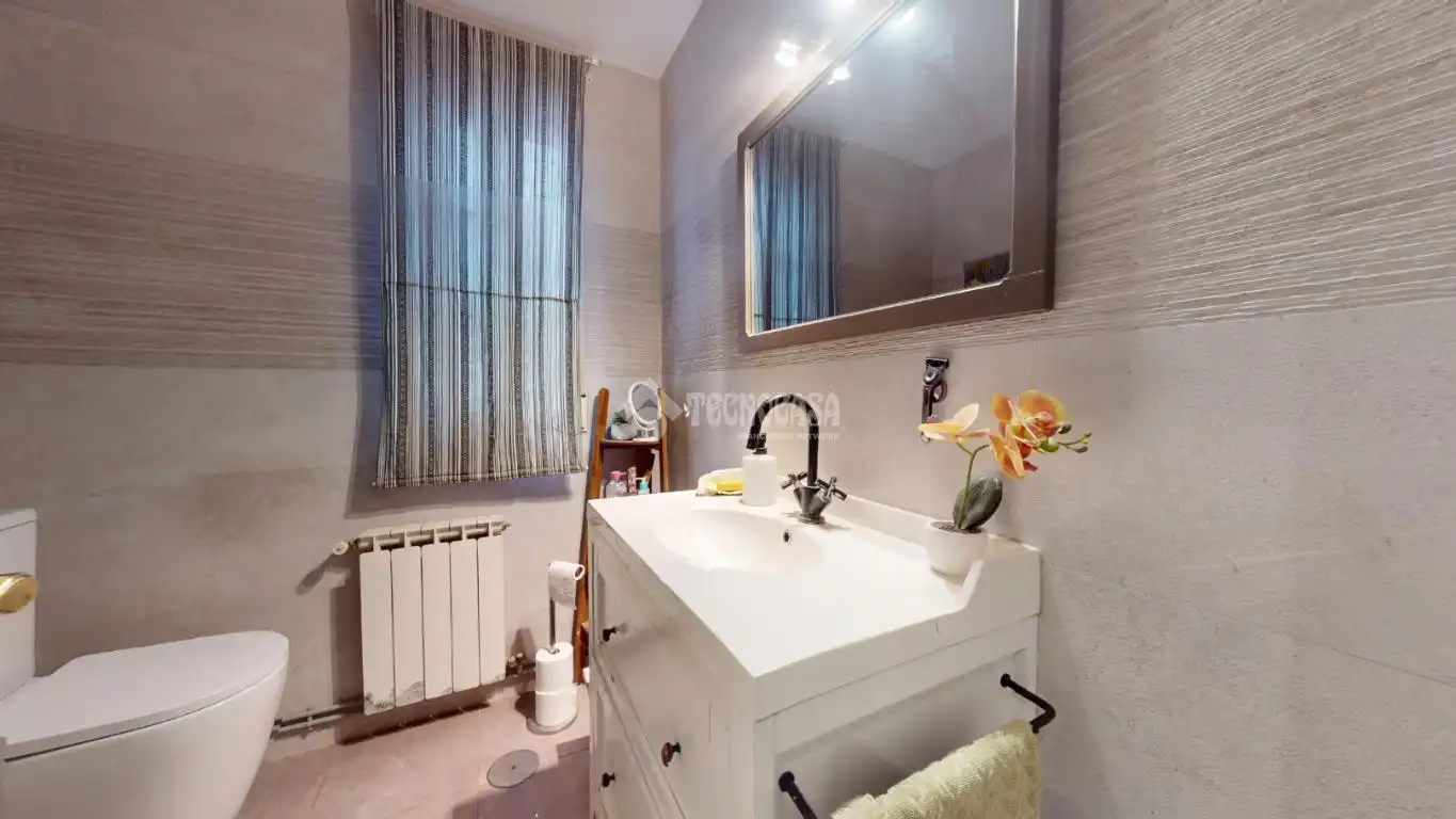 Baño de Piso en venta en Chiloeches, Guadalajara
