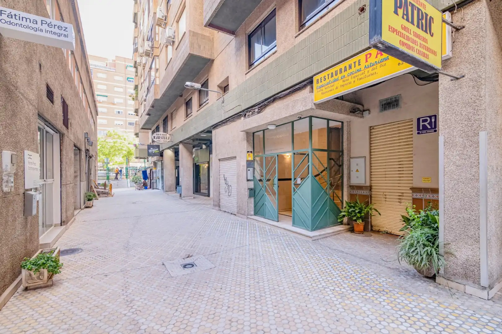 Vista exterior de Apartamento en venta en Granada con Calefacción y Parquet