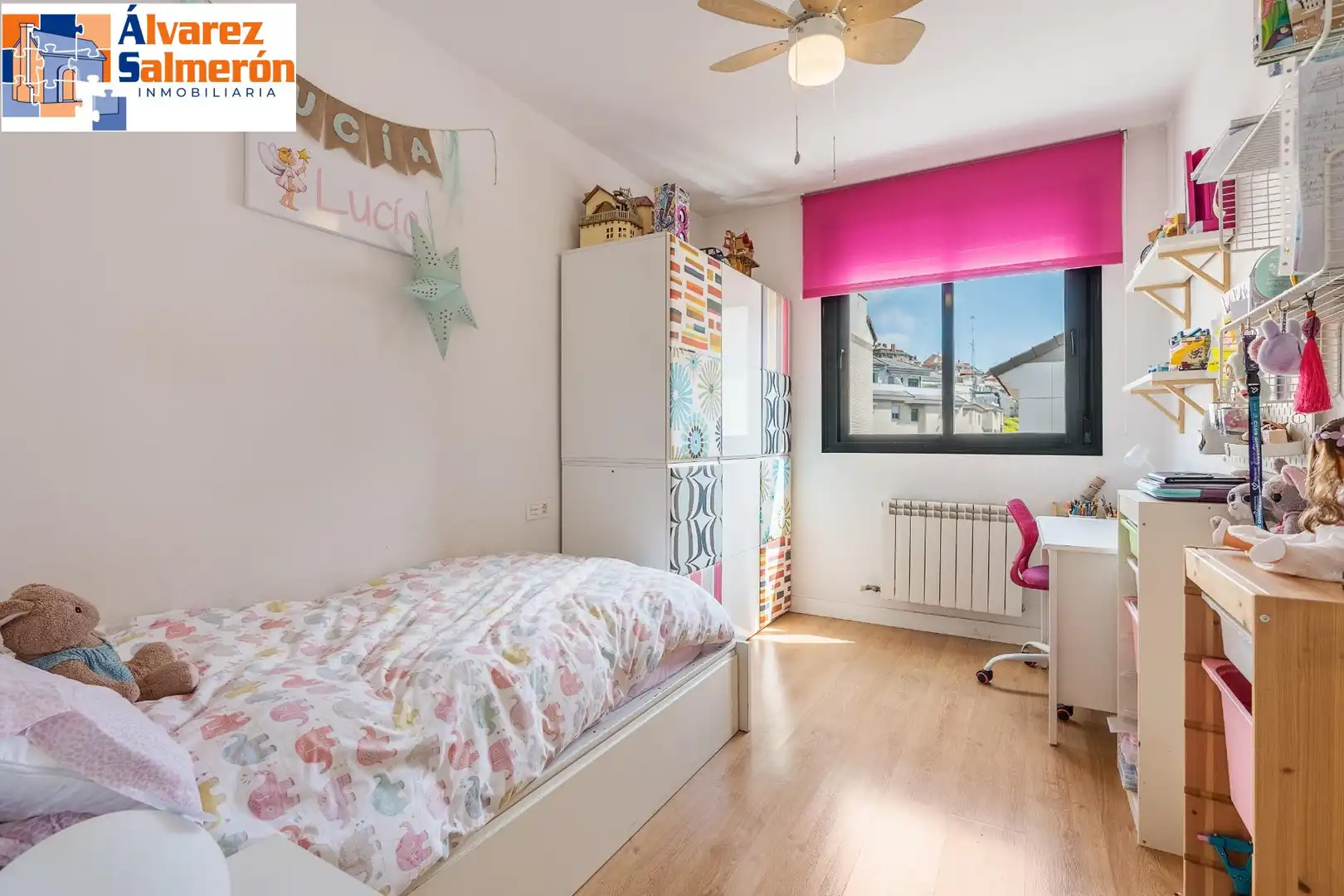 Schlafzimmer von Einfamilien-Reihenhaus zum Verkauf in Granada mit Privatgarten und Balkon