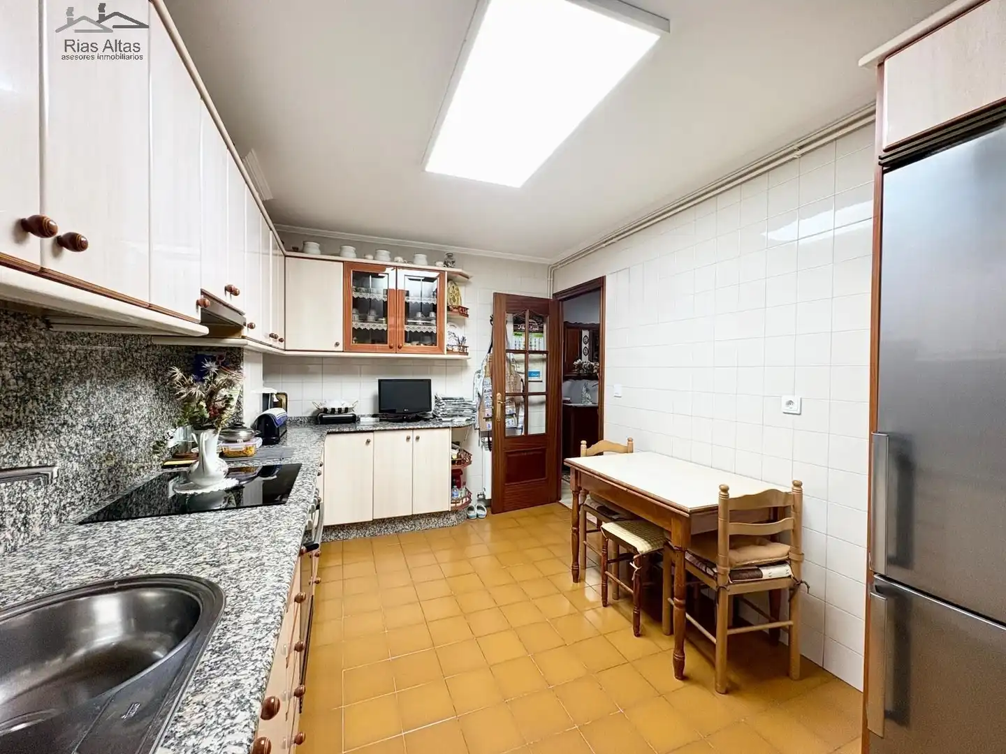Cocina de Piso en venta en A Coruña Capital  con Calefacción, Jardín privado y Trastero