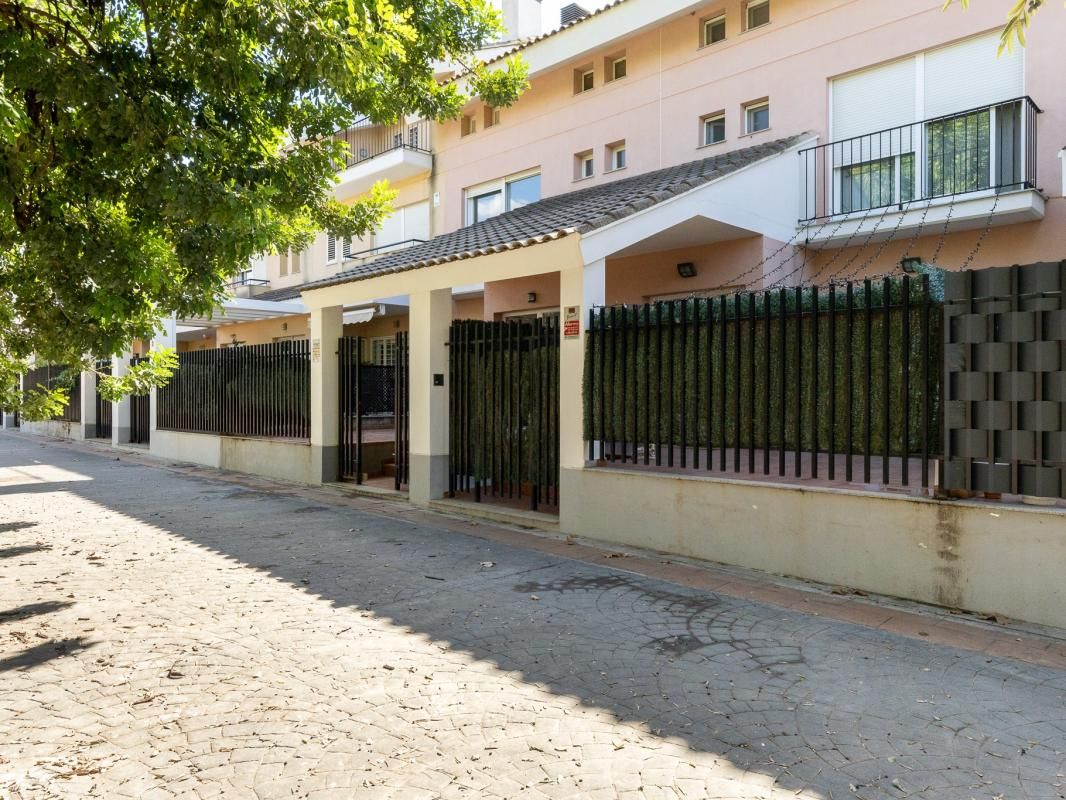 Casa adosada en venta en Carrer Enric Valor, Moncada