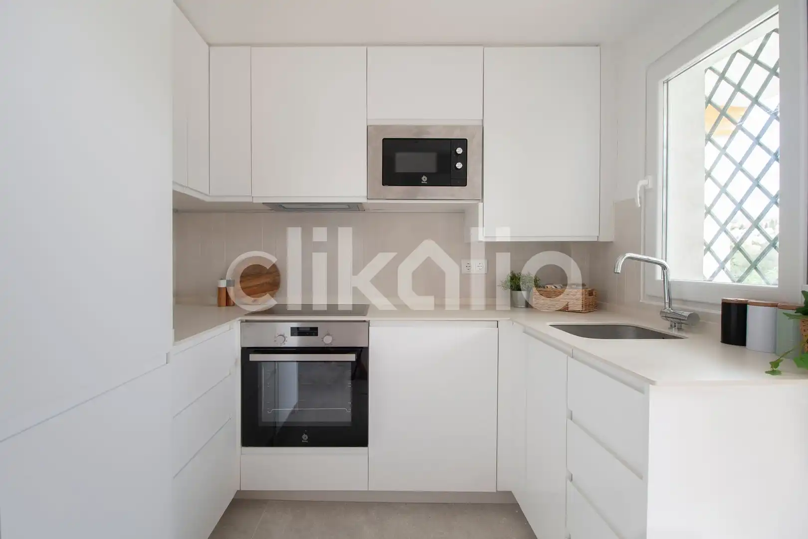 Kitchen of Flat for sale in Marbella  with Air Conditioner, Private garden and Terrace